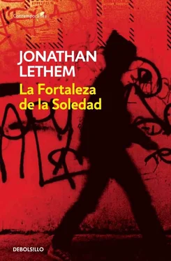 Jonathan Lethem La Fortaleza De La Soledad обложка книги