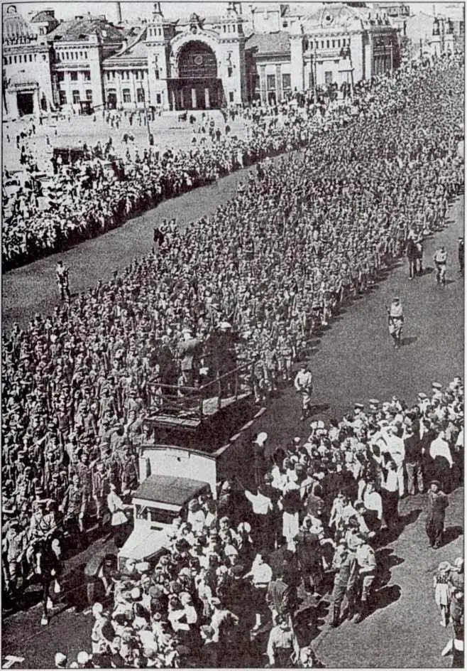 Колони німецьких військовополонених у Москві 17 червня 1944 р Академік Т - фото 21