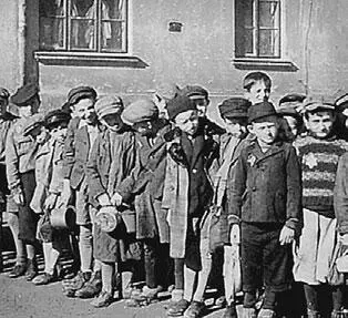 Еврейские дети в Варшавском гетто Когда началась Русскояпонская война он был - фото 101