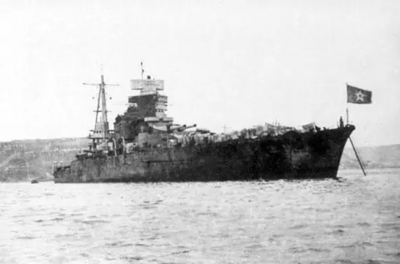 Линкор Новороссийск в 1949 г Но судьба всех трех линкоров оказалась похожей - фото 75