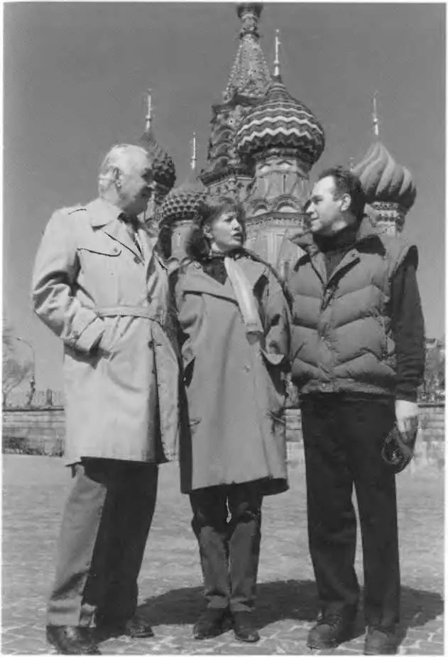 Евгений Иванов Кристина Килер и Геннадий Соколов Москва 1993 г Последняя - фото 46