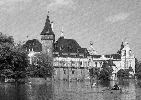 Венгерский замок Вайдахунед В XVI веке при римском папе Павле III на вершине - фото 12