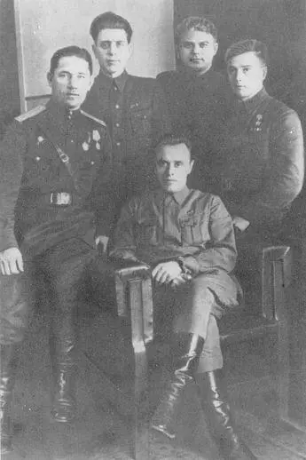 1943 год Встреча в Москве слева направо Герой Советского Союза Ф И - фото 9