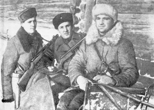 Инструкторы Витебского подпольного обкома партии И А Китица слева и - фото 54