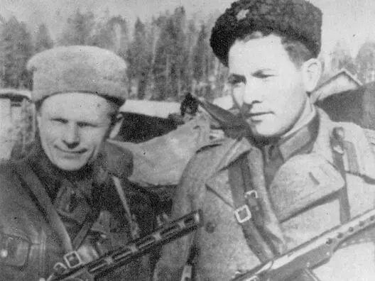 Х К Бзыков справа командир 4го батальона Смоленского партизанского полка - фото 56