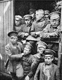 Мобилизованные в воинском эшелоне Погрузка артиллерии С кличем Кровь - фото 19
