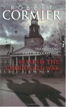 Robert Cormier Beyond the Chocolate War обложка книги