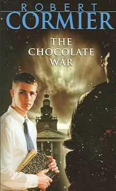 Robert Cormier The Chocolate War обложка книги