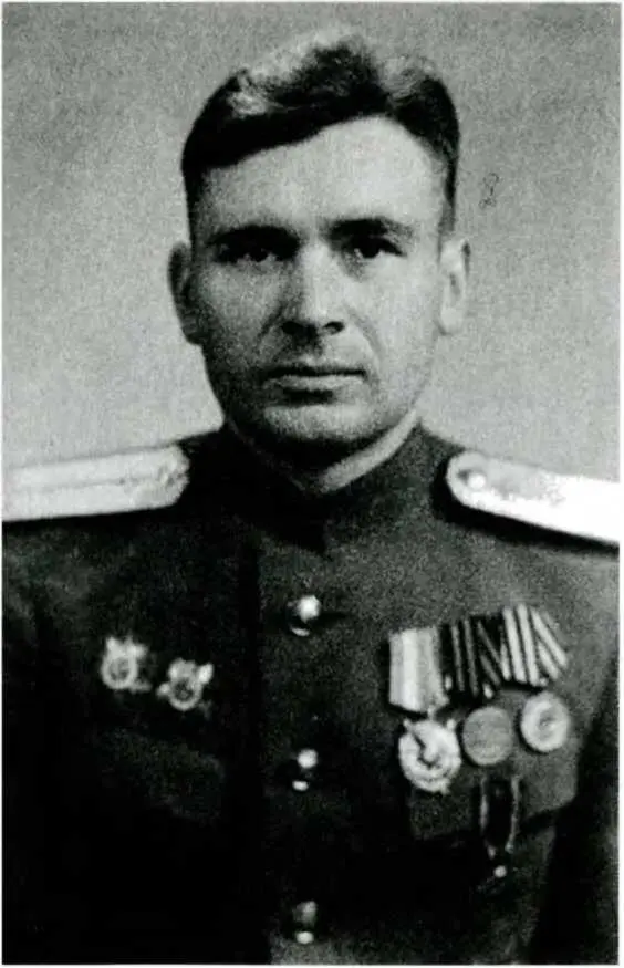 Командир эскадрильи 640го бап Алексеи Максименко 1945 Алексей Максименко - фото 17
