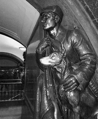Скульптура на станции Площадь Революции Ну а теперь а самом сильном - фото 37