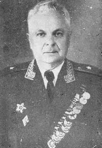 Член Военного Совета генералмайор И В МОШКИН Командир эскадрильи майор П - фото 19