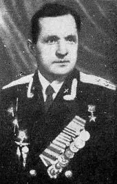 Герой Советского Союза полковник В Г РОМАНЮК Зам командира эскадрильи Н - фото 23