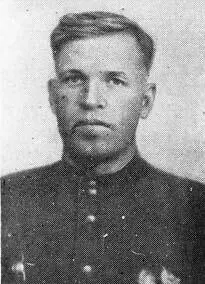 Зам командира эскадрильи Н И СУШИН Штурман отряда М Д СКОРЫНИН Герой - фото 24