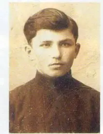 Никифор Авраменко 1915 р Никифор Авраменко ліворуч В час Першої світової - фото 28
