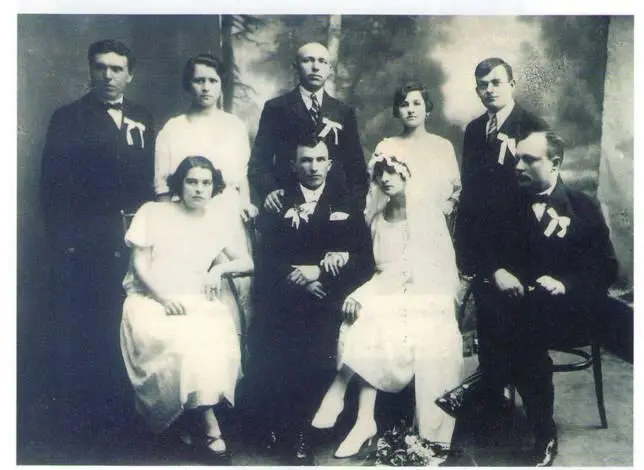 Весільне фото Юлії та Никифора Авраменків 1924 р Никифор Авраменко з - фото 32