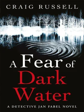 Craig Russell A fear of dark water обложка книги