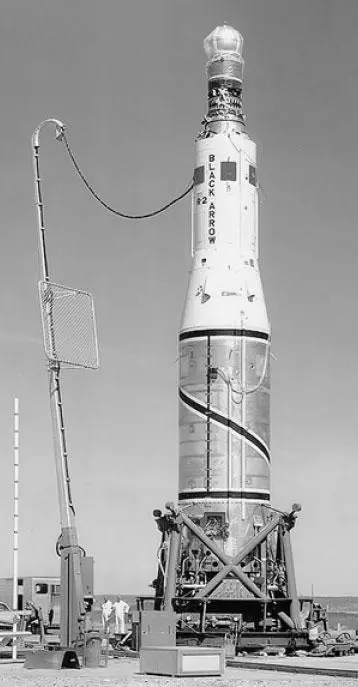 Подготовка к старту ракетыносителя Black Arrow R2 Фото с сайта - фото 13