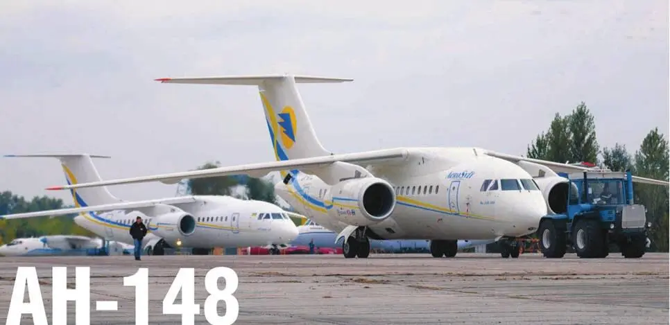 Первый серийный Ан148100В киевской сборки и опытный Ан158 на заднем плане - фото 4