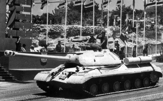 Танк ИС3 захваченный израильскими войсками на параде в ТельАвиве 1967 год - фото 33