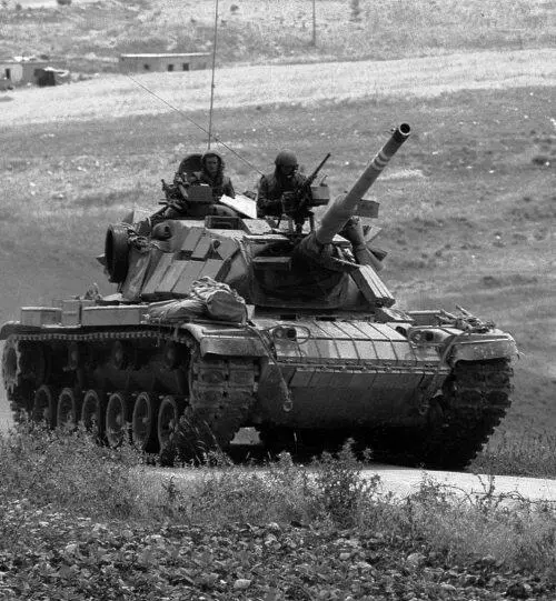 Средний танк Магах6 Бет Обращают на себя внимание элементы навесной - фото 37