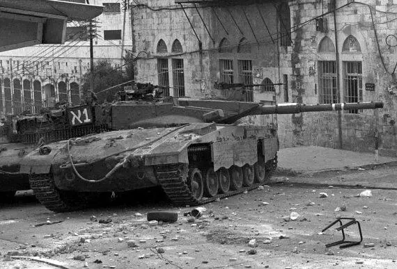 Танки Меркава Mk 112 вверху и Магах7С внизу несут патрульную службу в - фото 144