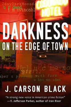 J. Black Laura Cardinal - 01 - Darkness on the Edge of Town обложка книги