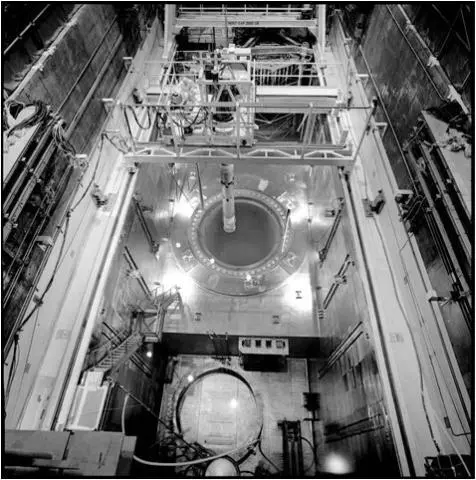 Reloading nuclear fuel Unit 3 Palo Verde Nuclear Generating Station PHOTO BY - фото 49