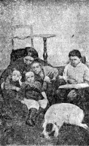В М Гаршин справа в клетчатой блузе с матерью братом Евгением и двумя - фото 2
