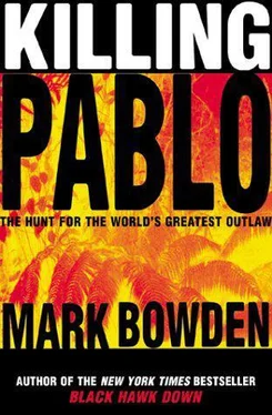 Mark Bowden Killing Pablo: The Hunt for the World's Greatest Outlaw обложка книги