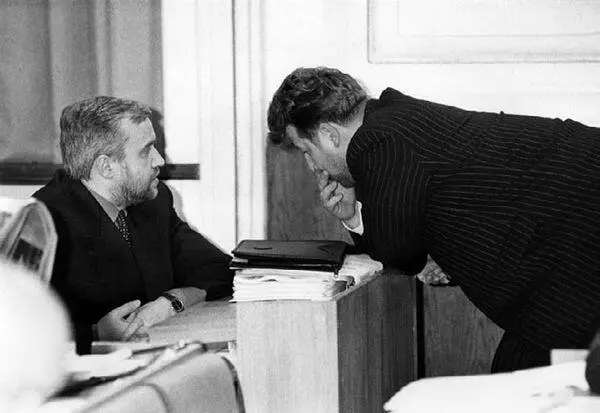 Saskaņā ar Andra Šķēles versiju tas esot bijis Ziedonis Čevers kas viņam 1995 - фото 23