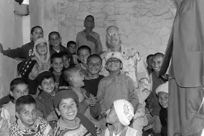 Col John Gessner with orphans in Afghanistan June 25 DEBUNKING THE GREAT - фото 10