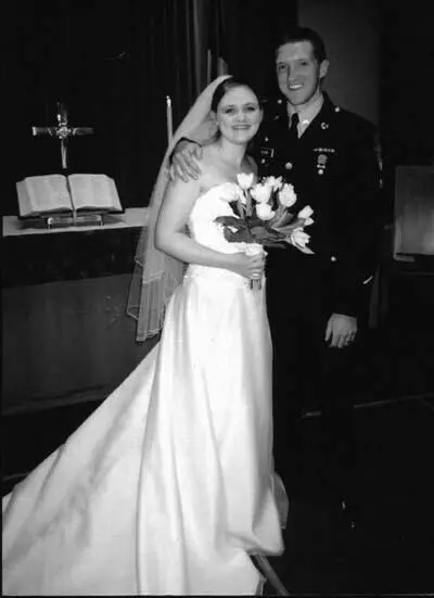 Spec Joe and Stephanie Olsen on their wedding day less than four weeks before - фото 11