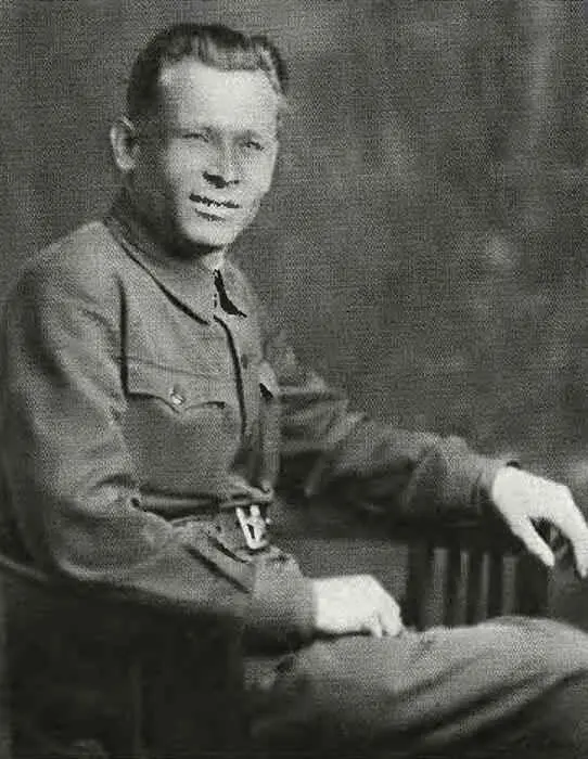 Секретарь Красноярскою крайкома партии 1942 г В Шушенском у Домамузея - фото 9