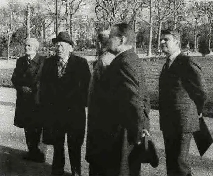 Прогулка по Парижу 1982 г Выступление Л И Брежнева при вручении К У - фото 32