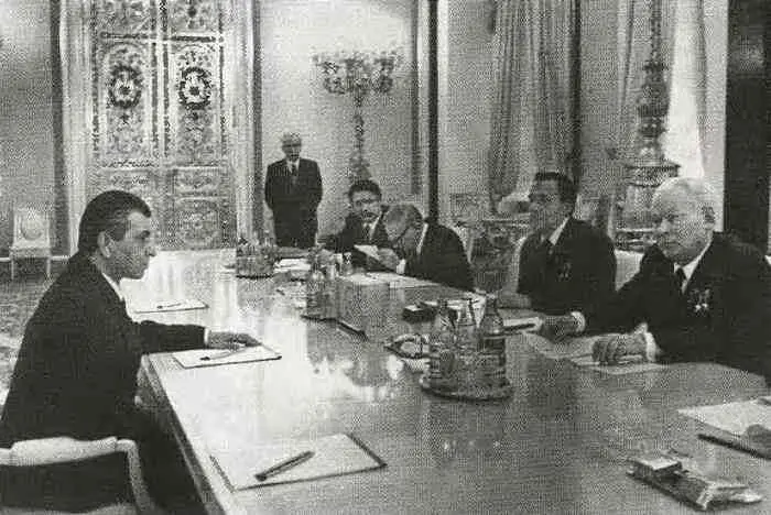 На встрече с лидером Афганистана Бабраком Кармалем Февраль 1984 г С - фото 40