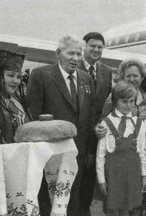 К У Черненко встречают в Абакане На даче в Подмосковье К У - фото 43
