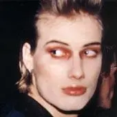 ГЛАВА VII Мать стоит на перроне вокзала одна Она пришла встретить своего - фото 14