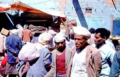 Впалые обвисшие щеки характерная черта йеменцев жующих кат Пятница день - фото 10