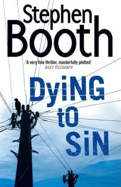 Stephen Booth Dying to Sin обложка книги
