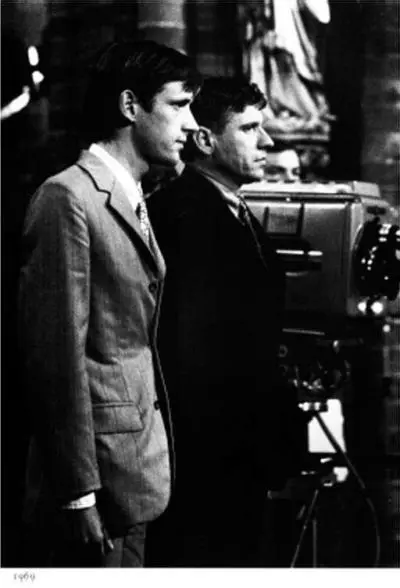 Глава первая Вся жизнь Я молчал Мышонок лежал неподвижно отрешенно глядя в - фото 2