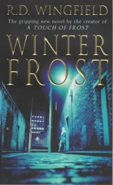 R. Wingfield Winter Frost обложка книги