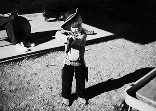 Stick em up Yankee Young hunters and their prey My brother left is - фото 2