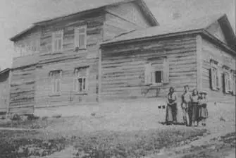 Дети К Э Циолковского у дома 61 по ул Коровинской 1909 г Фото К Э - фото 40