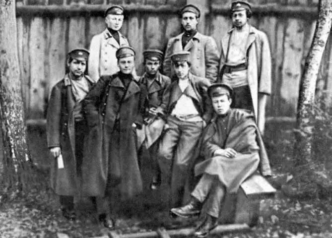 Туполев среди гимназистоводнокашников крайний слева 1908 г Андрей - фото 13