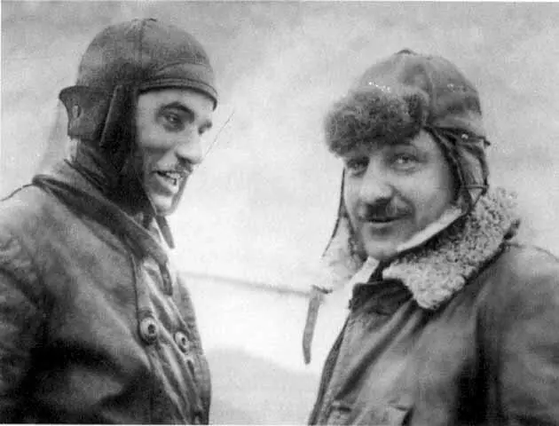 H С Некрасов и А Н Туполев после аэросанного пробега 1923 г Шлем Туполева - фото 22