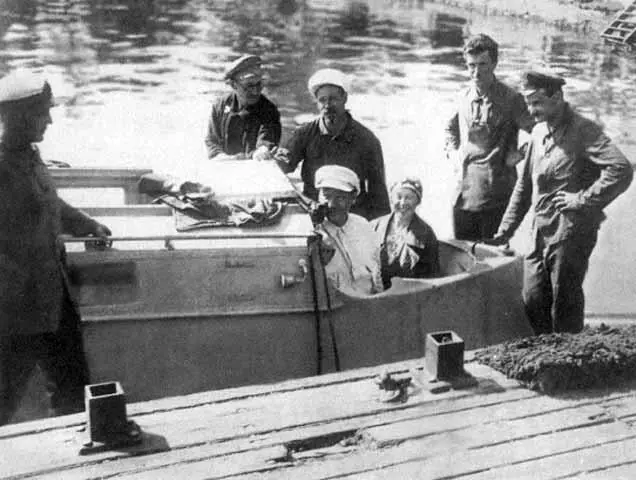 На испытаниях катера Г4 Севастополь 1928 г На испытаниях глиссеров Слева - фото 24