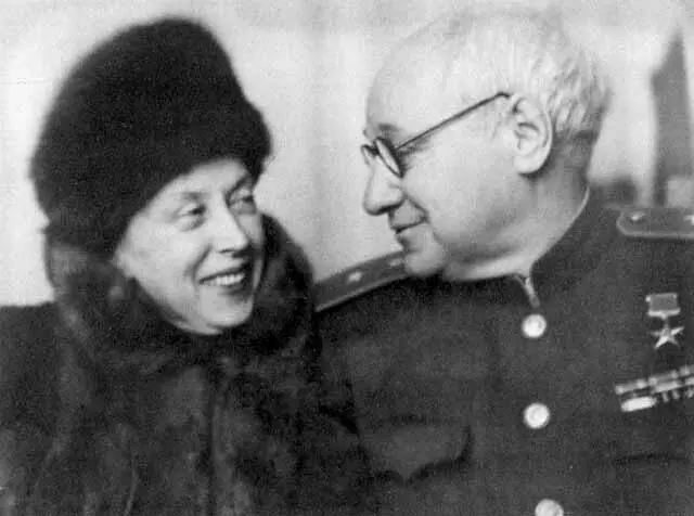 Юлия Николаевна и Андрей Николаевич Туполевы Начало 1950х гг Андрей - фото 47