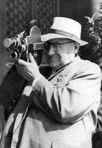 Андрей Николаевич с любимой кинокамерой 1963 г A H Туполев и С П - фото 61