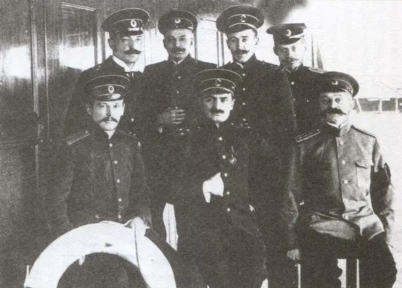 Эта фотография сделана в 1910 г на палубе Вайгача в порту французского г - фото 3