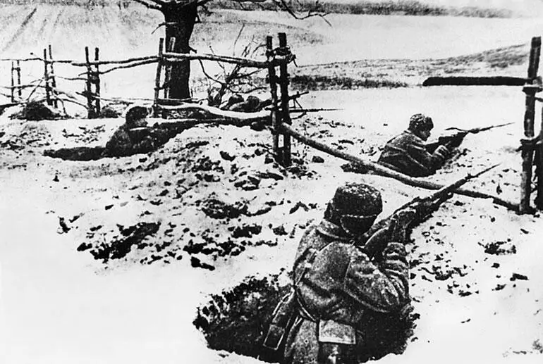 Бои в ходе ТоропецкоХолмской операции Январь 1942 г 15 января начала - фото 18